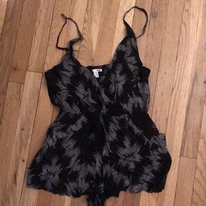 WORN ONCE Printed romper